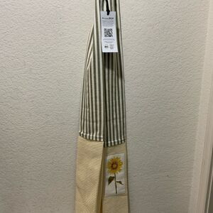 NWT DEMDACO KITCHEN BOA Everyday neck towel